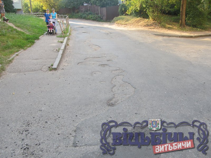 Предстоит отремонтировать въезд во двор №6 по проспекту Черняховского.