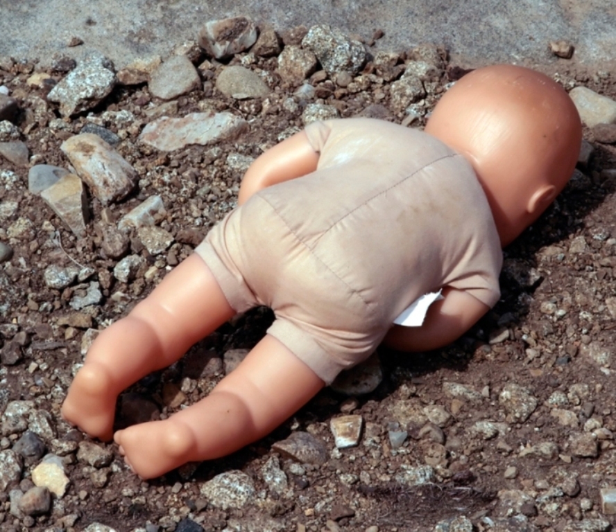 На свалке возле деревни Калиново Витебского района обнаружен труп новорожденной