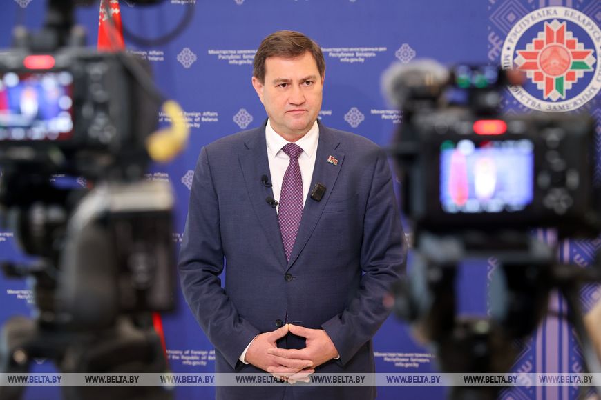 Мы готовы к переговорам в любой момент на любой территории без каких-либо предварительных условий. Мы готовы к переговорам в любой момент на любой территории без каких-либо предварительных условий.