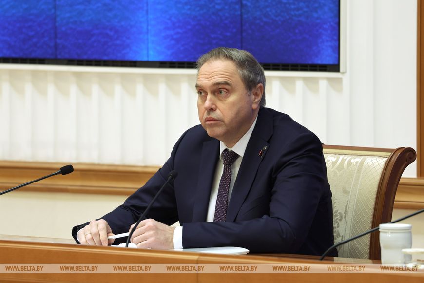 Молодежь нужно воспитывать трудом. И многое зависит от вас, ученых, которые занимаются образованием.