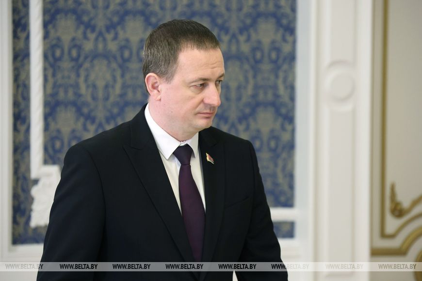 Мы что, не можем заменить эти маршрутки, Александр Генрихович, автобусами?