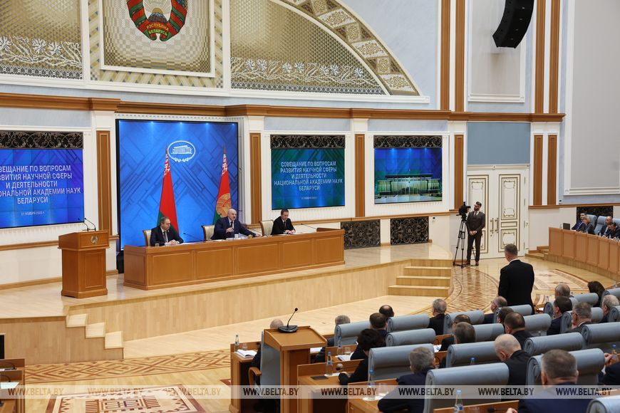 Президент Беларуси Александр Лукашенко собрал совещание по вопросам развития научной сферы и деятельности Национальной академии наук Беларуси.