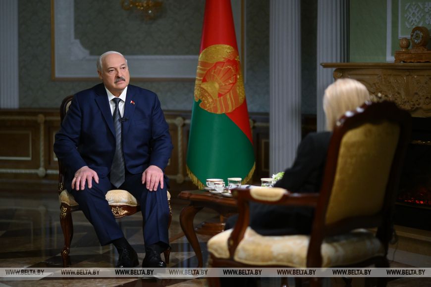 Проводя аналогии с ситуацией между США и Венесуэлой, Александр Лукашенко подчеркнул, что сторонам лучше найти компромисс. 