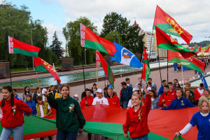 «Беларусь помнит. Помним каждого»: День молодежи на "Славянском базаре" начался с масштабной патриотической акции