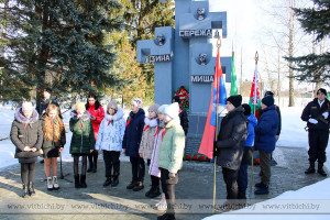 В Сураже прошел митинг-реквием, приуроченный к 80-й годовщине гибели детей Миная Шмырёва