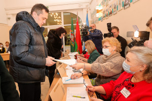 Мы на правильном пути. На участке для голосования № 16 проголосовал председатель Витебского облисполкома Александр Субботин