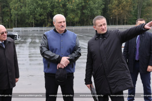 Президент Беларуси Александр Лукашенко ознакомился со строительством музея в государственном мемориальном комплексе "Хатынь"