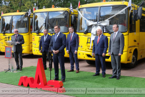 25 новых школьных автобусов переданы управлению по образованию Витебского облисполкома