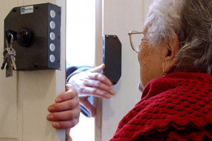 В Витебске мошенники «оштрафовали» доверчивую пенсионерку за нарушение правил пользования жилыми помещениями