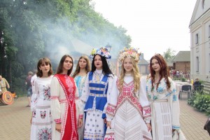 В Витебске в третий раз прошел молодежный праздник «Дзень вышыванкі»