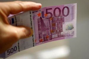 Витебчанин пытался обменять 1000 фальшивых евро