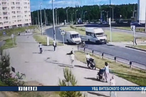 В Витебске шестилетний мальчик на велосипеде врезался в маршрутку - видео