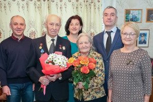 С 65-й годовщиной свадьбы Анатолия и Марию Бобоедовых поздравил председатель Витебского горисполкома Николай Орлов