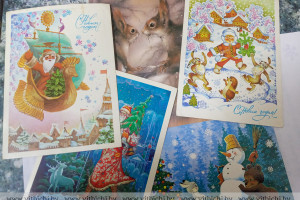 Посмотрите, какие поздравительные открытки к Новому году отправляли по почте в 1980-е 