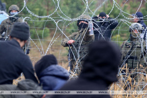 Госпогранкомитет: перед польскими заграждениями на линии границы находятся более 2 тысяч беженцев
