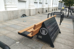 С солнечными батареями и USB-зарядками: в Новополоцке появились необычные велопарковки