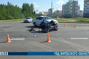 В Новополоцке столкнулись легковушка и мотоцикл