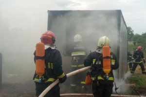 В Витебске загорелась вагон-бытовка