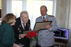 Начальник УСК по Витебской области Александр Гуцко поздравил ветерана Великой Отечественной войны с Днем Победы