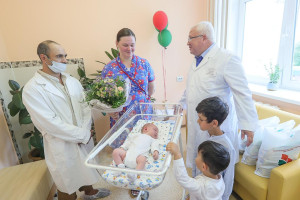 Владимир Терентьев поздравил мам, которые родили детей в День Независимости