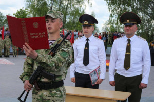 Военнослужащие 7-й отдельной специальной милицейской бригады внутренних войск приняли присягу на мемориальном комплексе «Прорыв» 