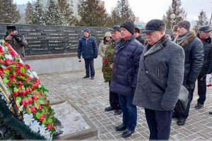 В Витебске воины-интернационалисты возложили венок и цветы к памятнику «Боль»