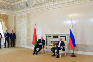 Лукашенко назвал разговоры о принятии Украины в НАТО по частям дымовой завесой для расчленения страны