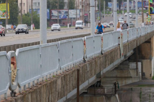 «Гордормост» завершает реконструкцию ограждений на мосту Блохина