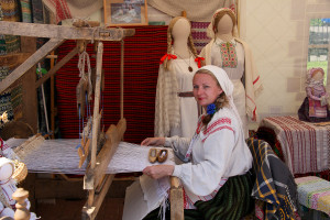Более 60 мастеров собрал на «Славянском базаре" конкурс мастеров традиционного ткачества