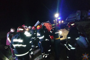 В Витебском районе спасатели деблокировали женщину из опрокинувшегося автомобиля