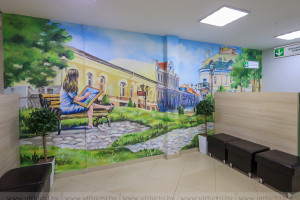 «Беларусбанк» украсил одно из отделений в Витебске художественной росписью с видом на исторический центр