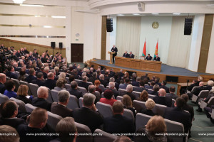 Без новых точек роста проблемы не решим. Состоялась встреча Президента Беларуси Александра Лукашенко с активом Витебской области