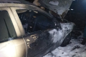 Ночью на автостоянке по улице Богатырева в Витебске загорелся автомобиль