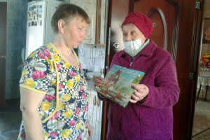 Волонтеры Оршанского района напомнили о безопасности жителям агрогородка Бабиничи