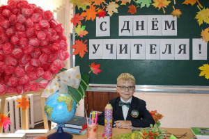Руководство Витебска и Витебской области поздравляет учителей, преподавателей, воспитателей и ветеранов педагогического труда с Днем учителя