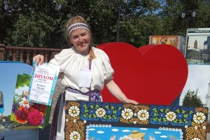 В  открытом празднике-конкурсе художественной росписи «Фарбы нябёсаў» приняли участие 24 мастера из разных областей Беларуси