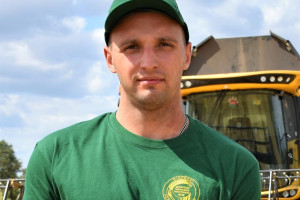 В Витебском районе есть первый тысячник на отвозке зерна среди молодых водителей