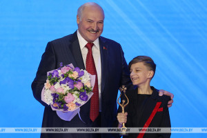 Александр Лукашенко вручил Гран-при детского конкурса "Славянского базара" белорусу Елисею Касичу