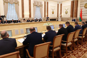 "Срок один - 1 января". Лукашенко поручил устранить к новому году все недостатки в здравоохранении