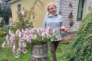 Домашний зеленый оазис. Ирина Синкевич даже осенью поддерживает на приусадебном участке буйство красок