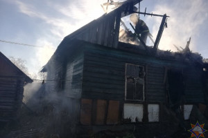 В Бешенковичах пенсионерка спасла своего соседа из горящего дома