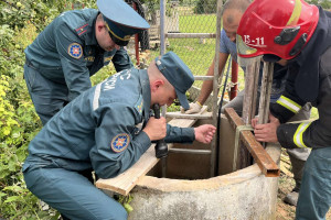 В Миорском районе спасли пенсионера из колодца