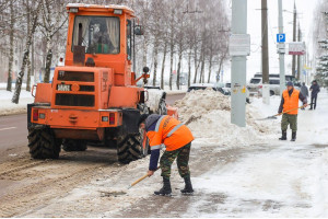 Операция «Снегопад»: на улицах Витебска продолжается уборка снега 