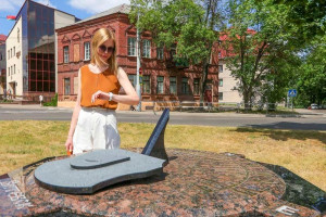 В Витебске установили каменные солнечные часы