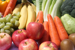 Витаминный сезон! Актуальные цены на овощи, фрукты и ягоды на Полоцком, Смоленском, Центральном и Южном рынках Витебска.