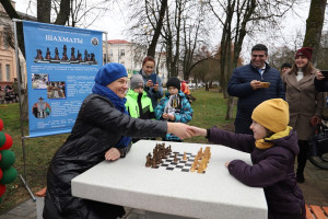 В Полоцке теперь можно играть в шахматы прямо на улице