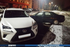 В Новополоцке пьяная девушка повредила пять припаркованных авто