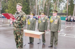 В военном городке Боровка военную присягу приняли более 100 военнослужащих срочной службы