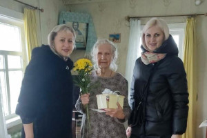 В преддверии 8 Марта сотрудники ТЦСОН Оршанского района поздравили женщин-ветеранов с праздником