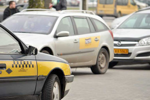 В Витебске пьяный пассажир напал на водителя такси